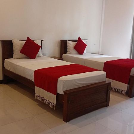 Oyo 278 Hotel Rivelka Kundasale Ngoại thất bức ảnh