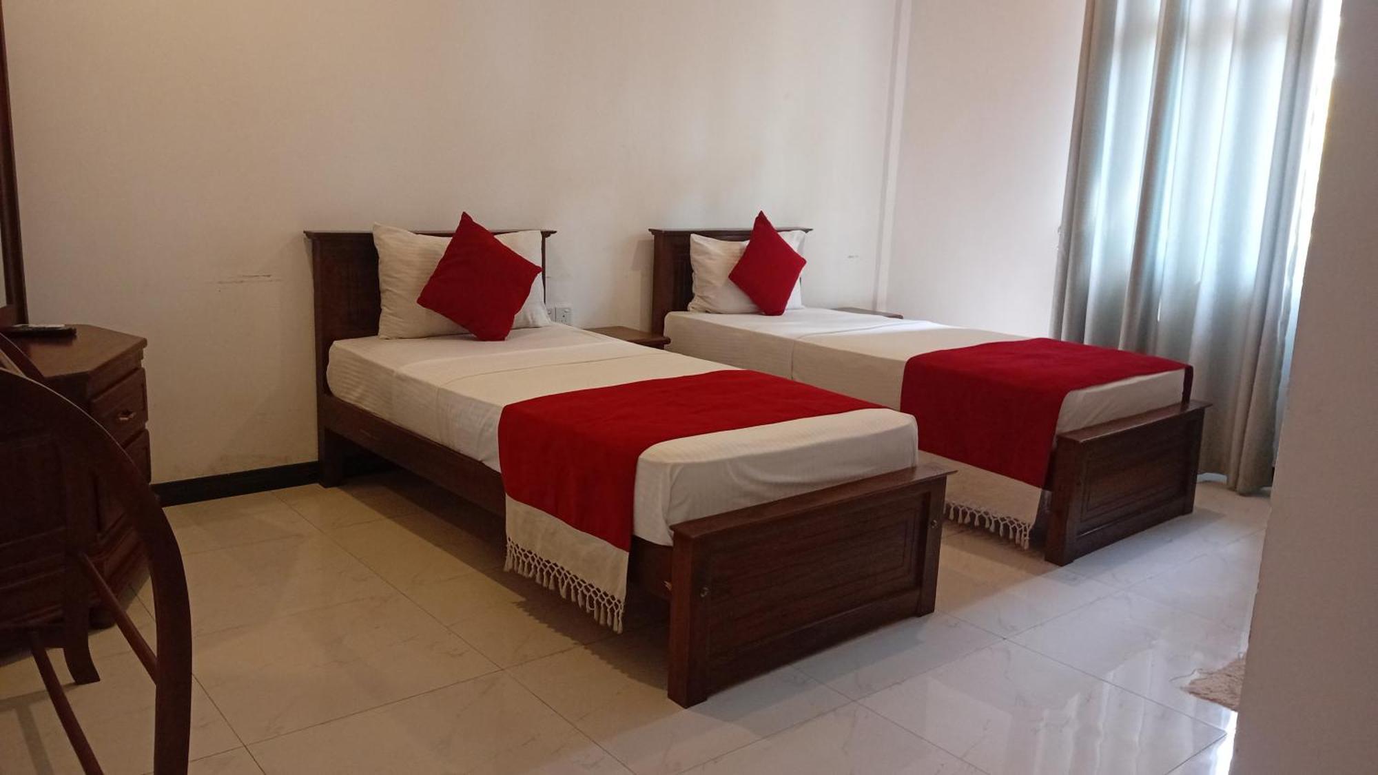 Oyo 278 Hotel Rivelka Kundasale Ngoại thất bức ảnh