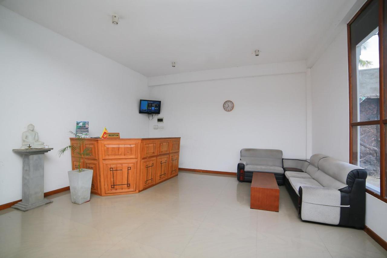 Oyo 278 Hotel Rivelka Kundasale Ngoại thất bức ảnh