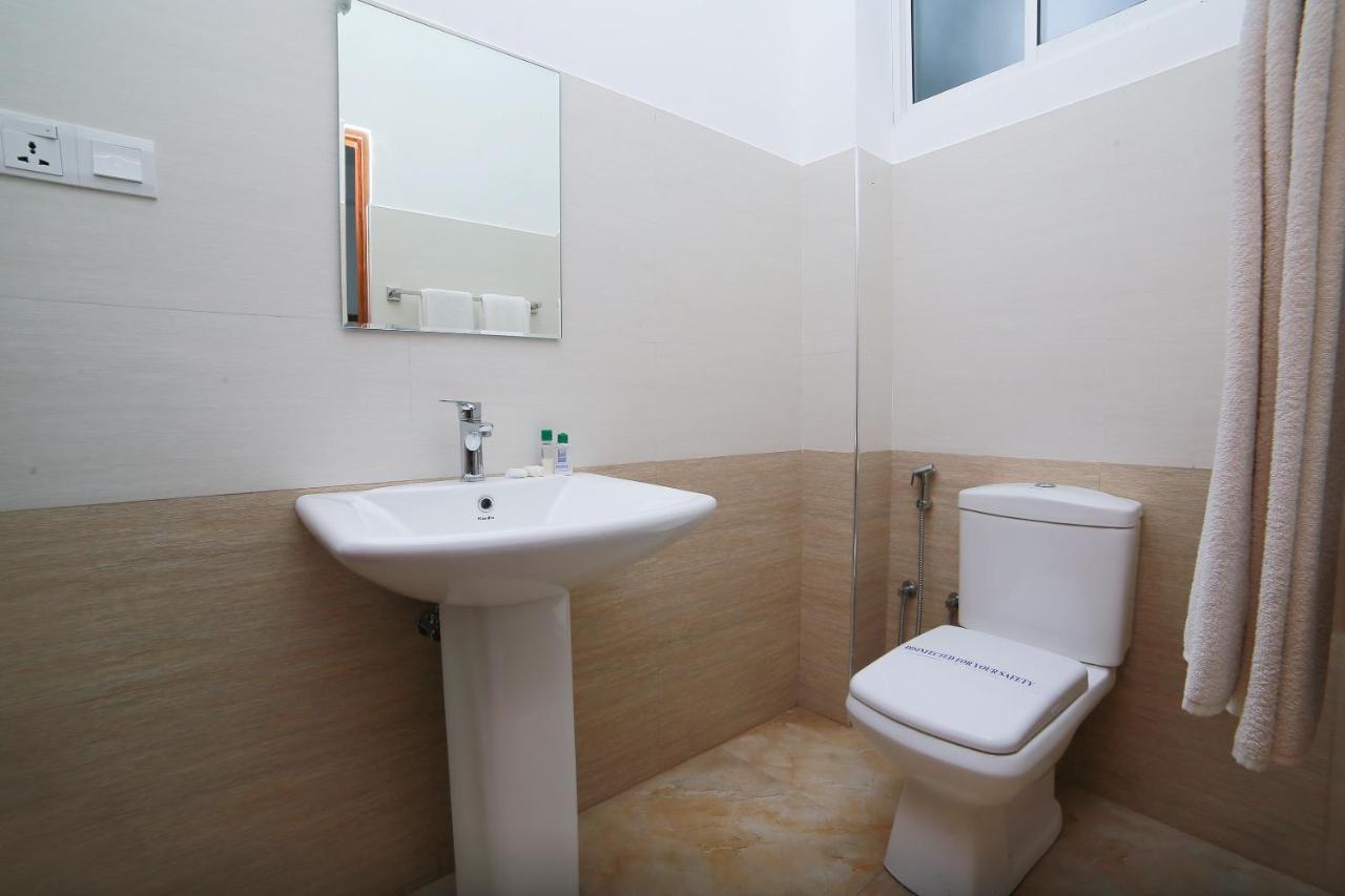 Oyo 278 Hotel Rivelka Kundasale Ngoại thất bức ảnh
