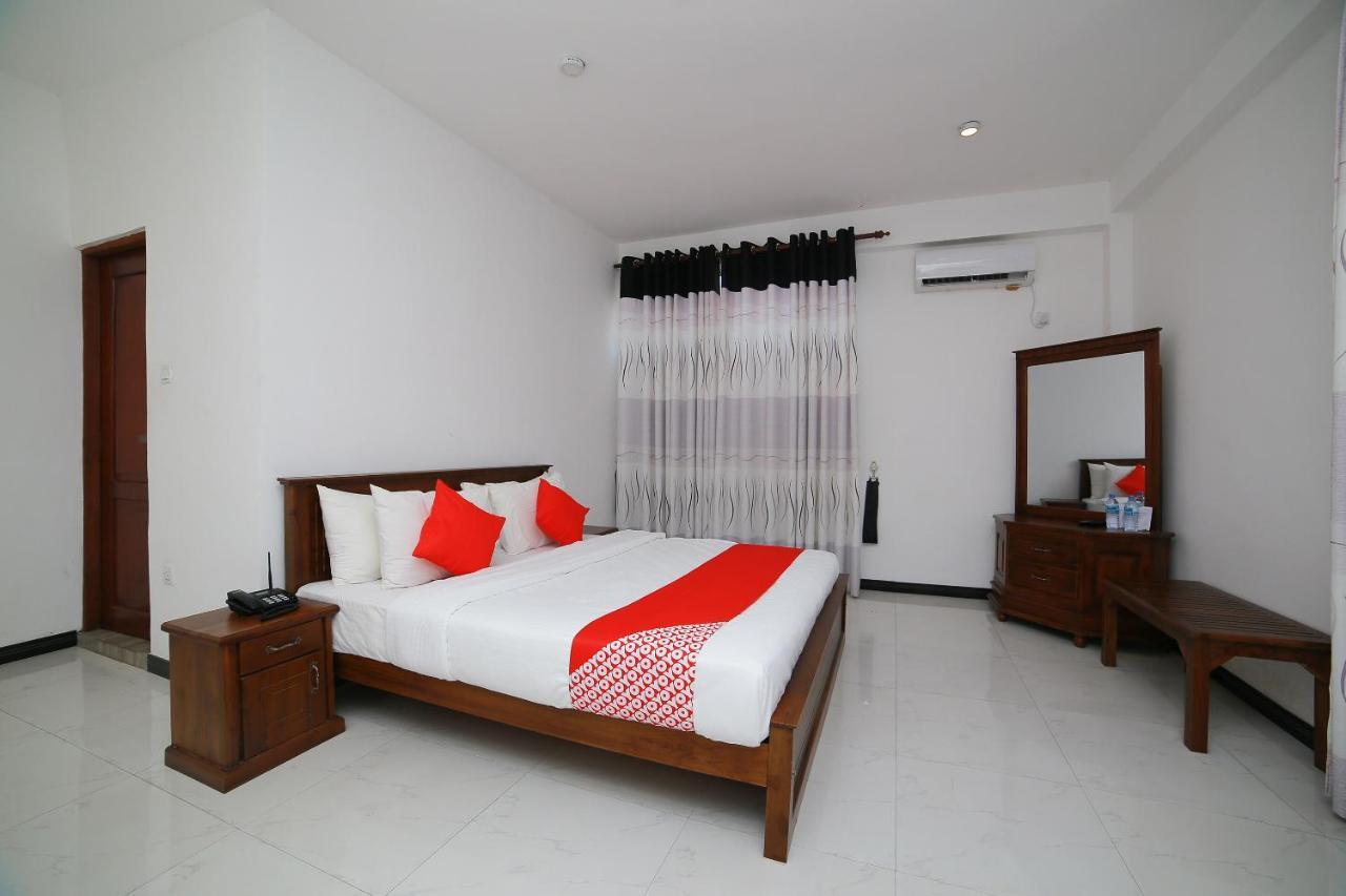 Oyo 278 Hotel Rivelka Kundasale Ngoại thất bức ảnh