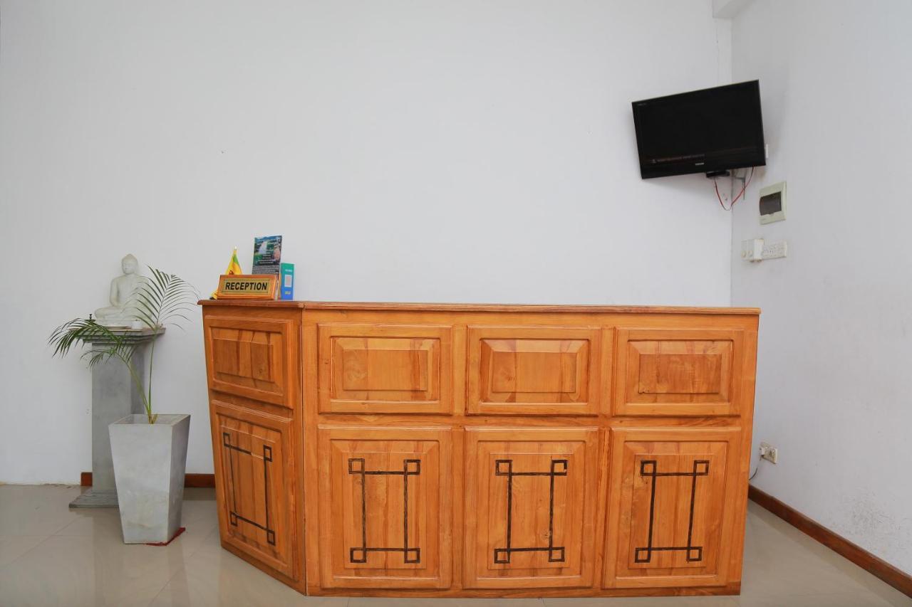 Oyo 278 Hotel Rivelka Kundasale Ngoại thất bức ảnh